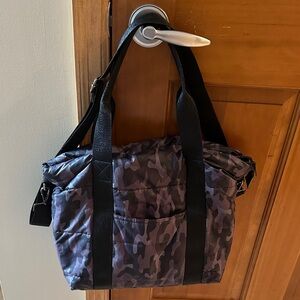 HAUTE SHORE JUMP Nylon Camouflage Puffer Bag with Detachable Strap